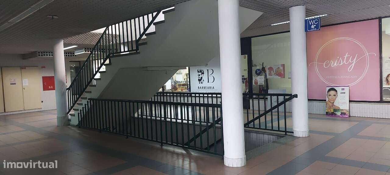 Espaço Comercial no Centro Comercial Académico em Viseu-15