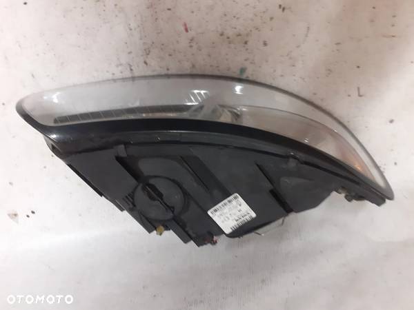 .  PRZOD PRZEDNIA LAMPA PRAWA VOLVO V50 S40 LIFT - 2