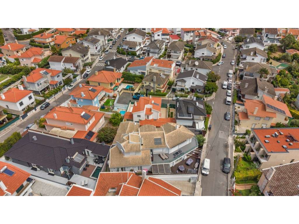MORADIA T4 TOTALMENTE REMODELADA EM CASCAIS-53
