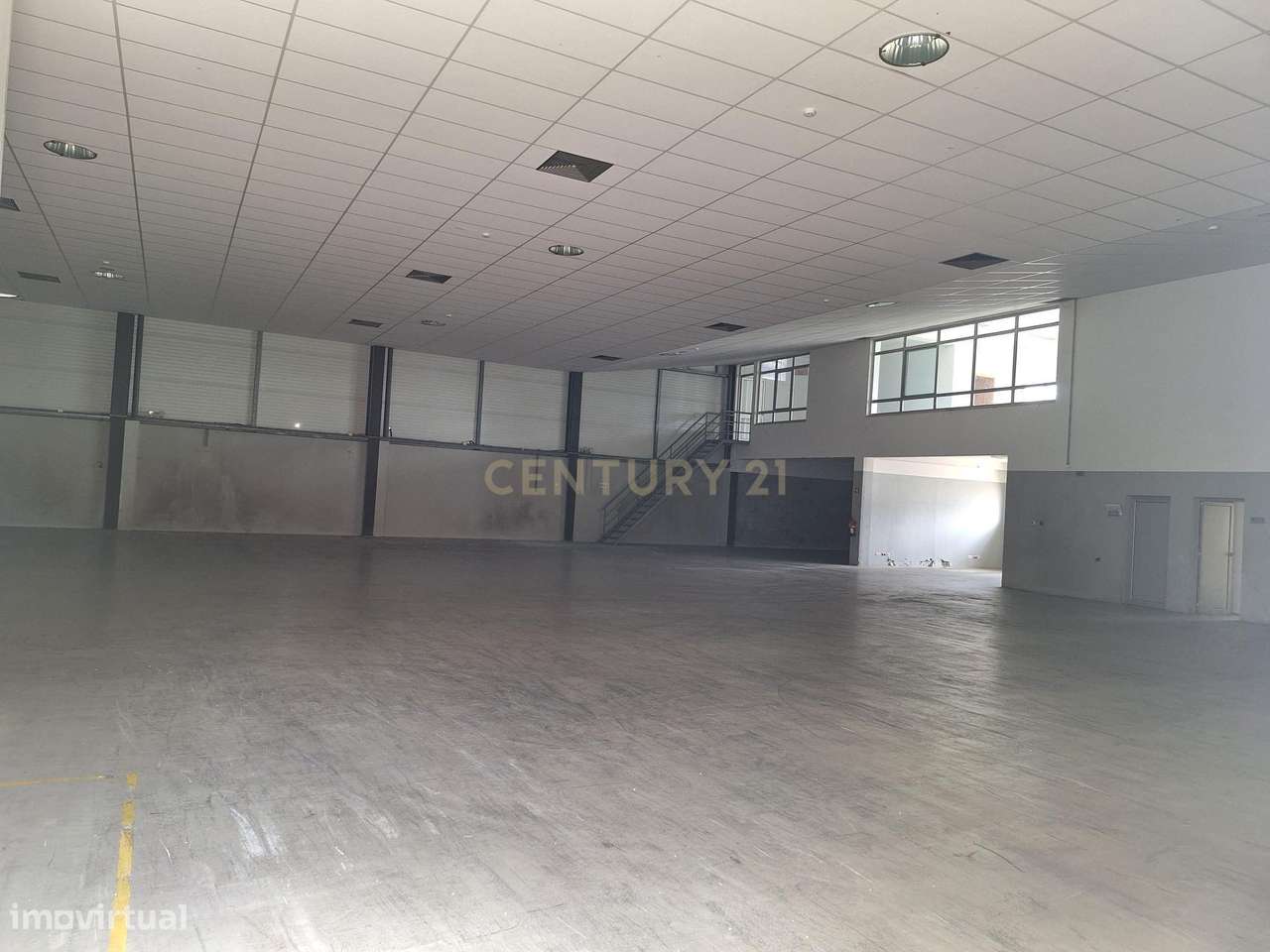 Armazém para arrendamento, com uma área de 634m2 na Batalha! - Grande imagem: 4/13