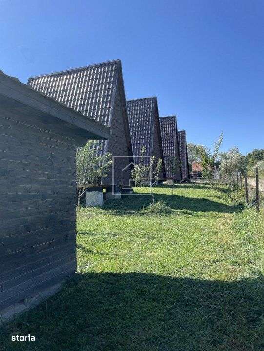 Teren 829 mp autorizatie de constructie 4 cabanute A-frame in Tocile-3