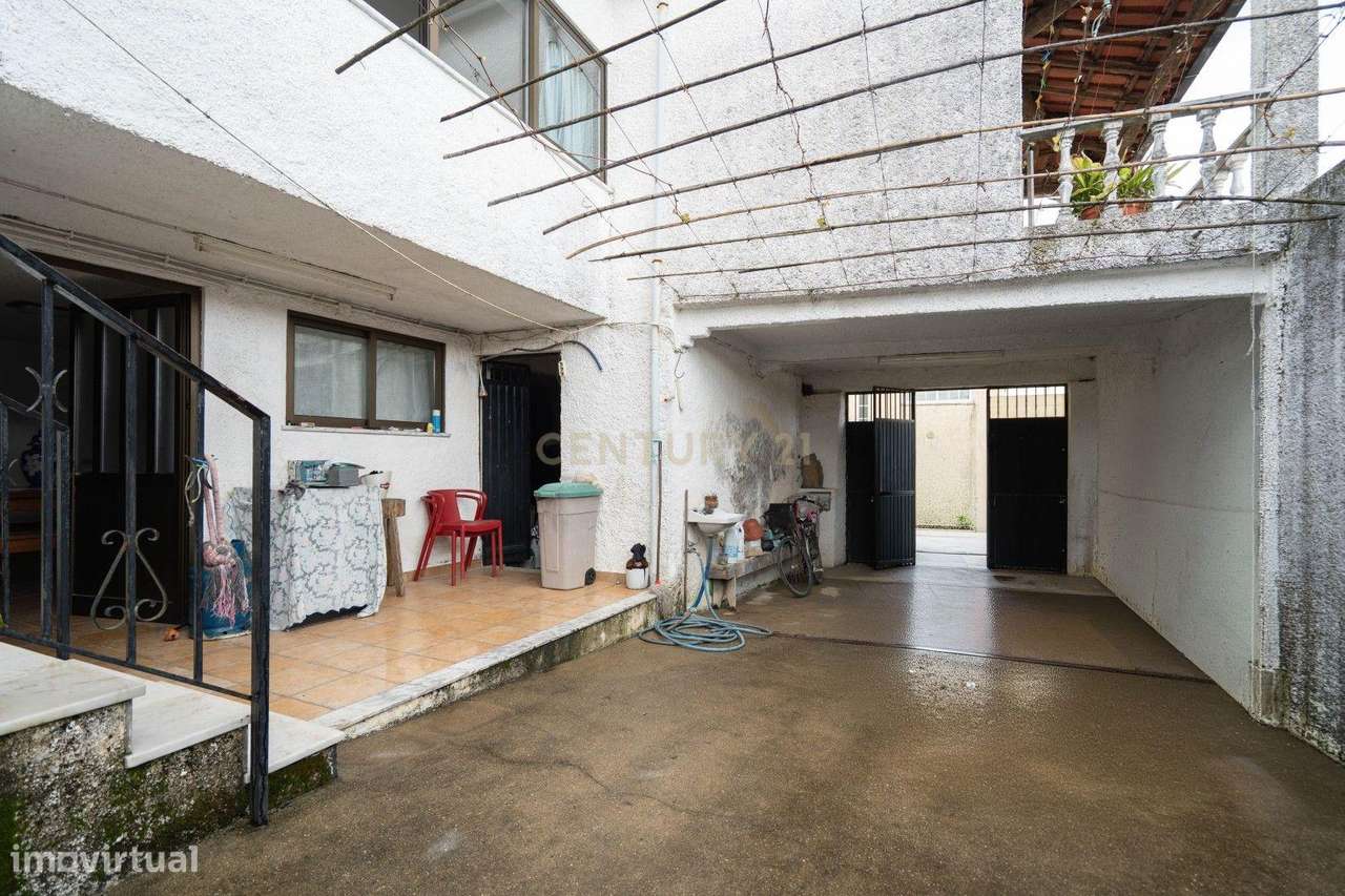 Moradia T3 + 1, com Terreno, em Vila Nova de Poiares-23
