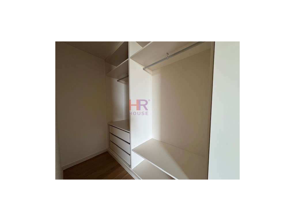 Apartamento T1 Novo com Varandas e Vistas Deslumbrantes em Coimbra.-12