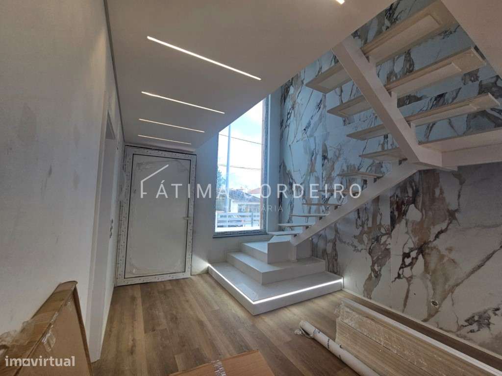 Moradia Isolada T4 Duplex Venda Almada-6