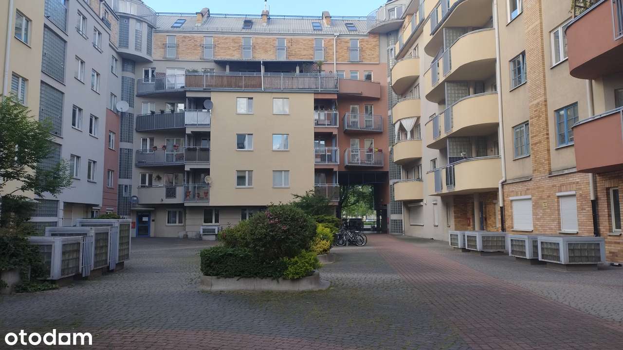 Taras ,widna kuchnia,  2 łazienki, piwnica, miejsce w garażu-11