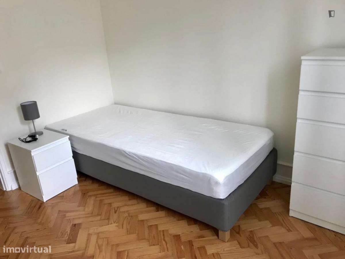 Quarto - localizado em Alameda Lisbon - Grande imagem: 4/6