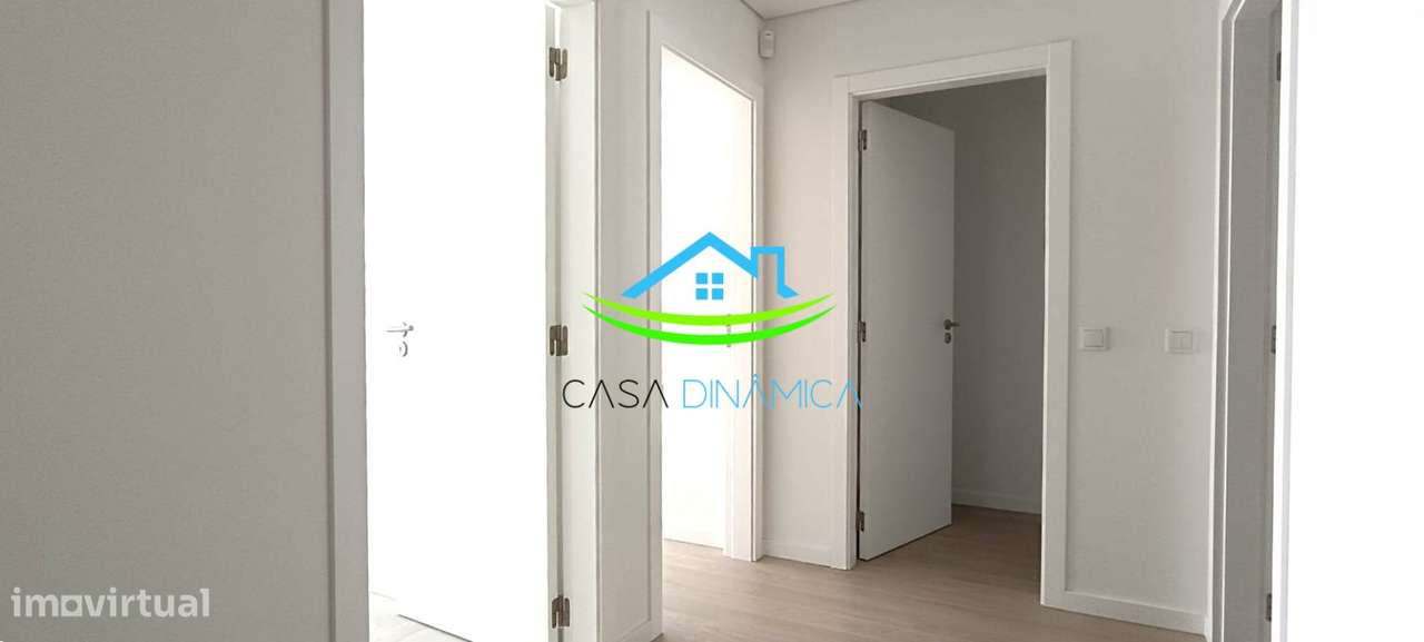 Apartamento T2 com 2 wcs, Parqueamento e Arrumo novo na marginal - Grande imagem: 3/37