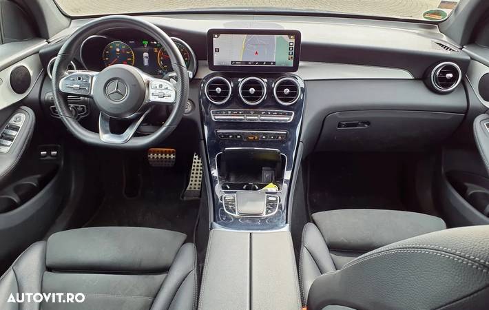 Mercedes-Benz GLC 300 e 4Matic 9G-TRONIC AMG Line - 17