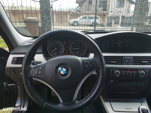 BMW Seria 3 318d - 11