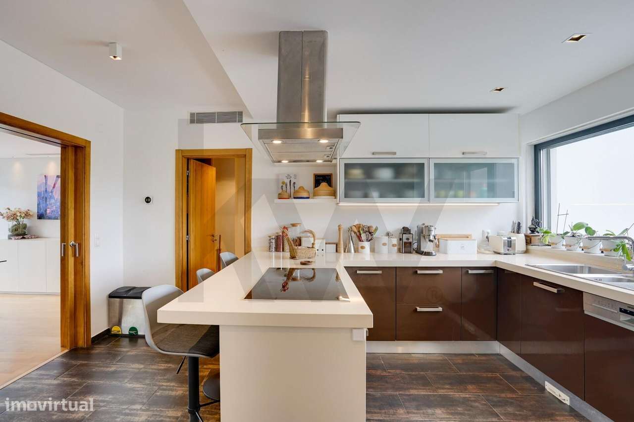 Moradia Contemporânea T3+1 com Piscina em Condomínio Fechado Exclusivo-2