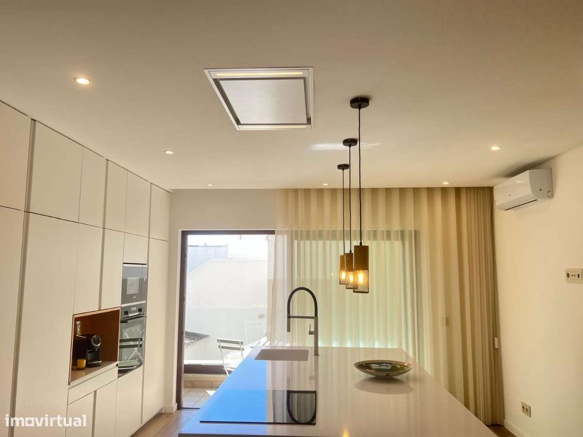 Moradia T4 com garagem baixa de Faro-9