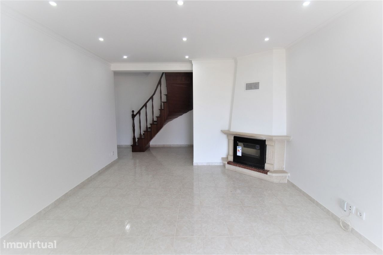 Apartamento T4 Duplex / Garagem / Gândara dos Olivais / Maligueira  /