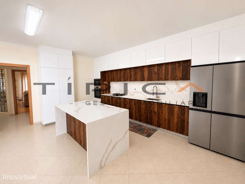 Moradia V3 com Piscina, Garagem e Vista mar-15