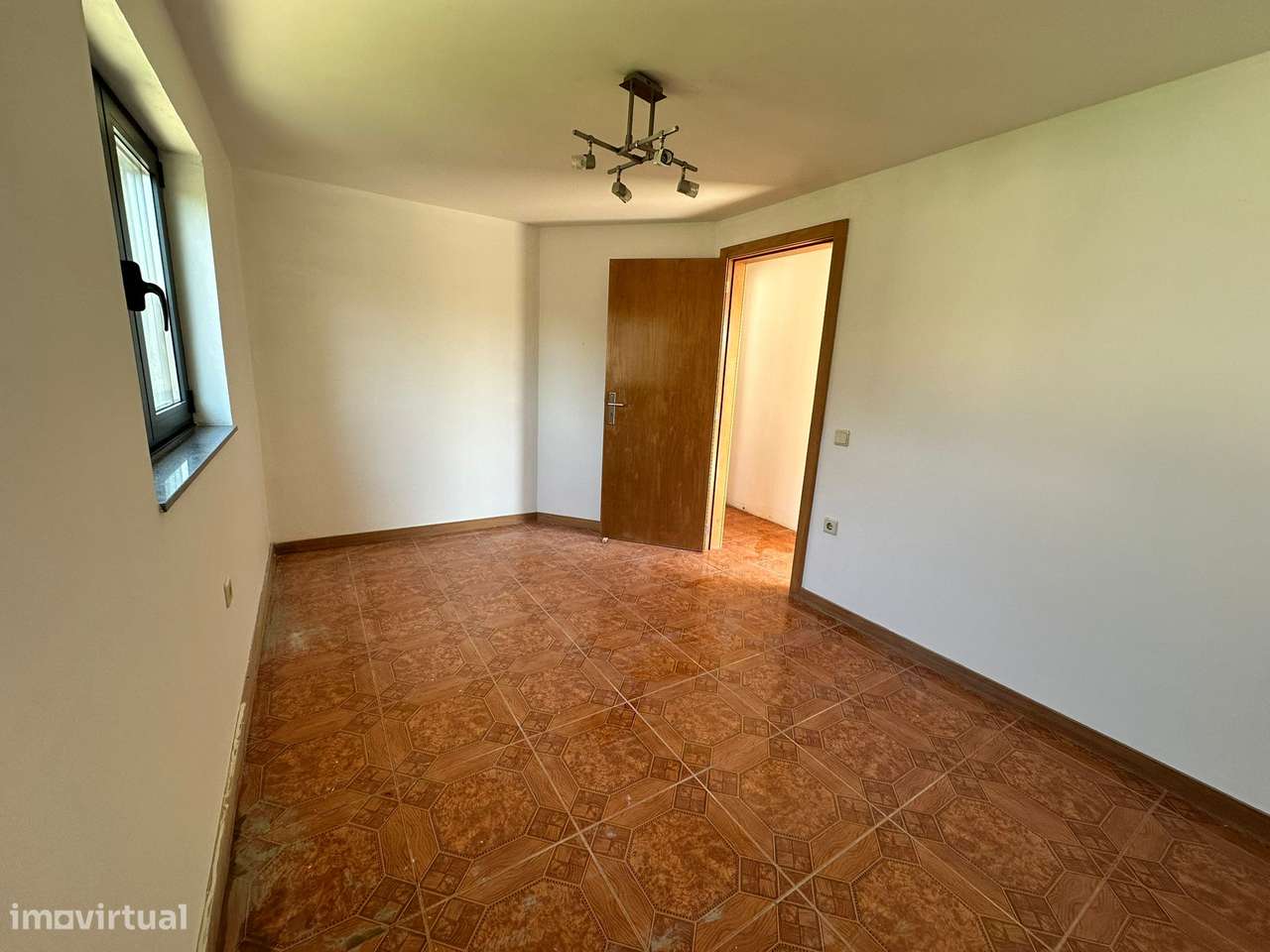 Moradia T2 | Para Remodelar | Garagem | Lomba | Rio Douro-7
