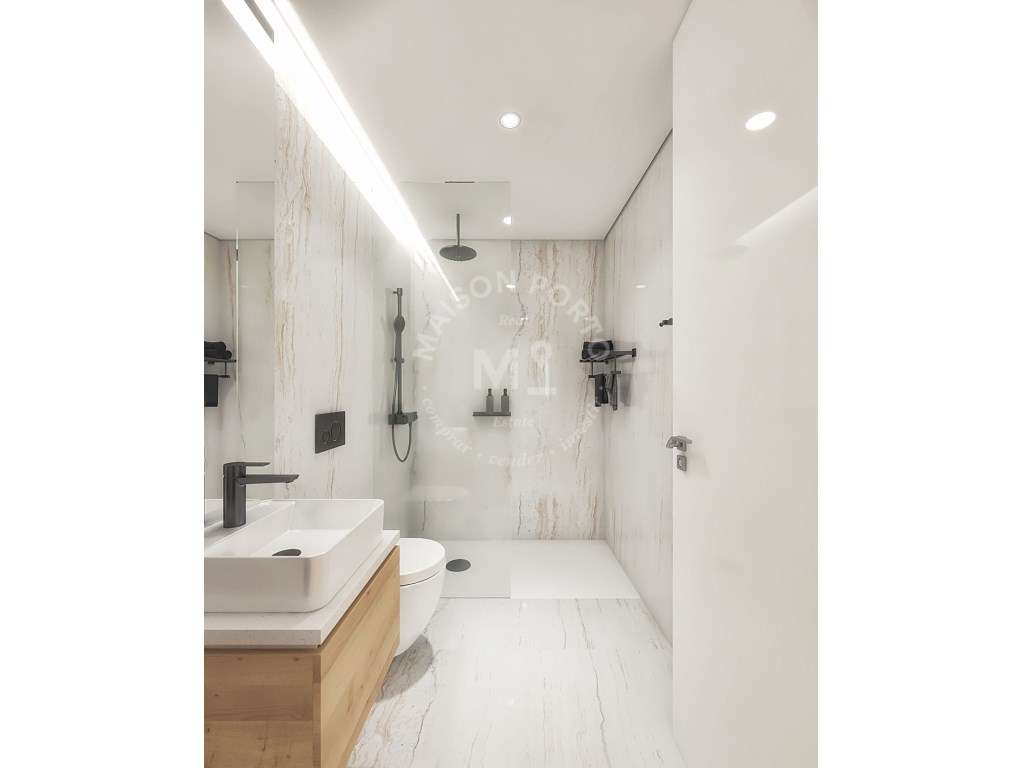 Apartamento T2 com Varanda e Lugar de Garagem em Leça da Palmeira, ...-10