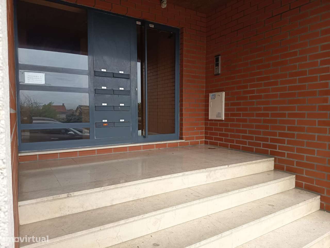 Apartamento T3 com varanda, garagem e jardim-9