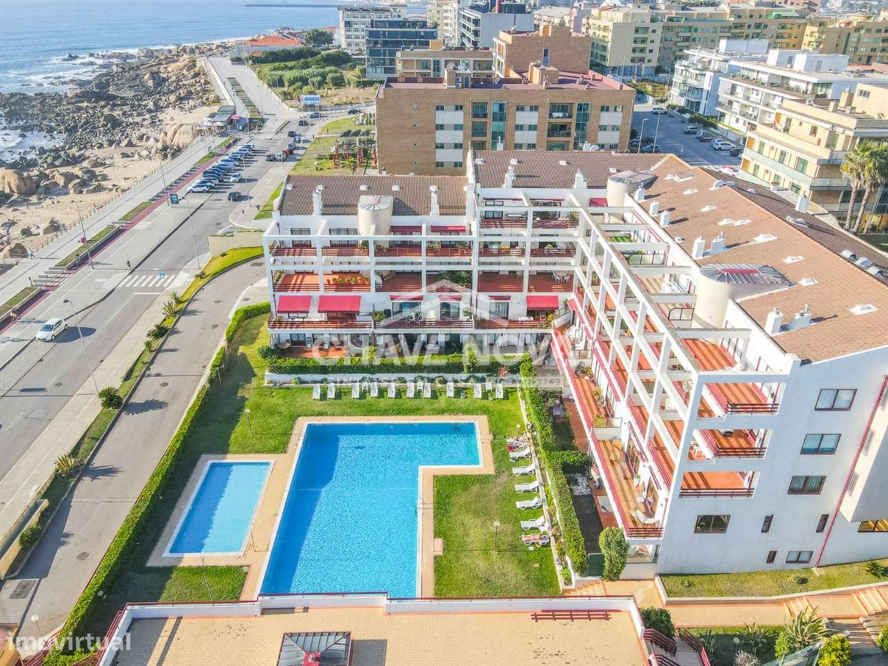 MV - Apartamento T3 c/ terraço e piscina na Av. da Beira Mar - Grande imagem: 2/21