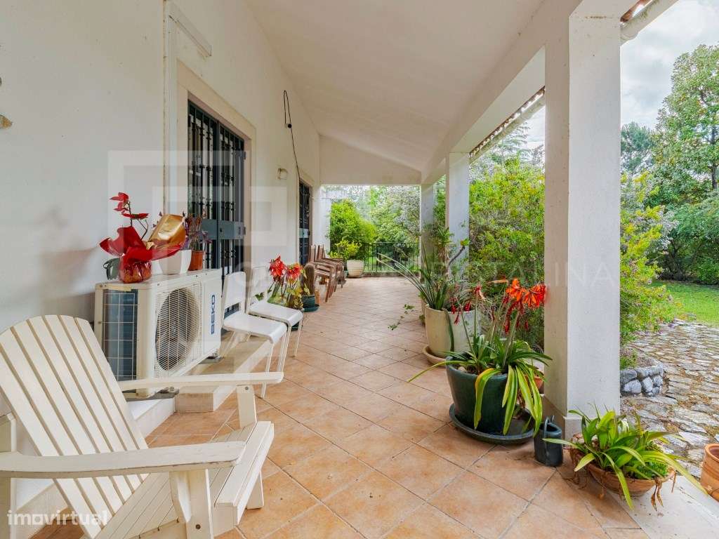 Moradia de Charme T4 com Piscina Coberta em Palmela-12