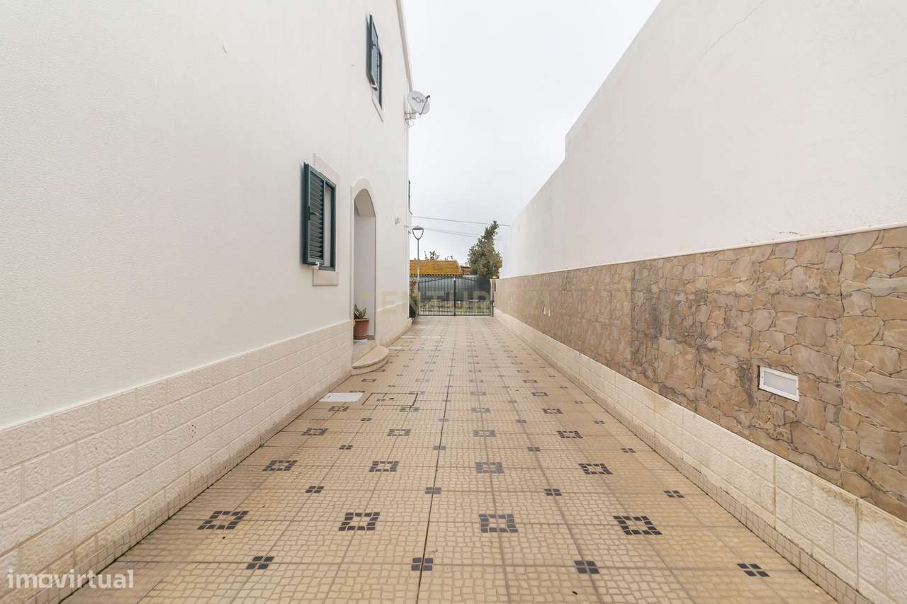 Moradia T4 Independente com garagem e jardim em Setúbal-39