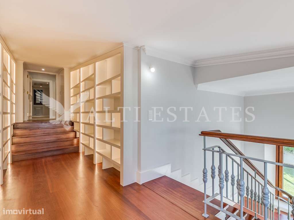 Deslumbrante moradia em zona nobre do Estoril-24