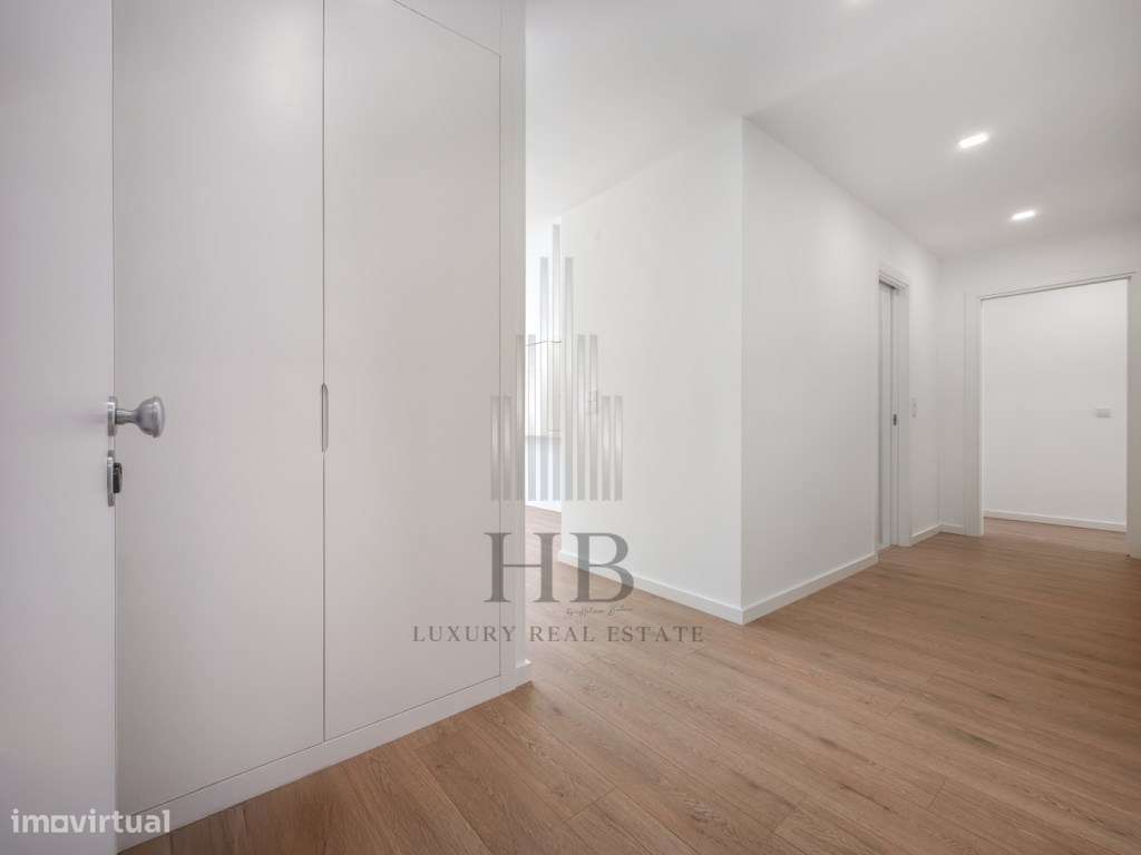 Apartamento T3 com varanda e vista Mar-13