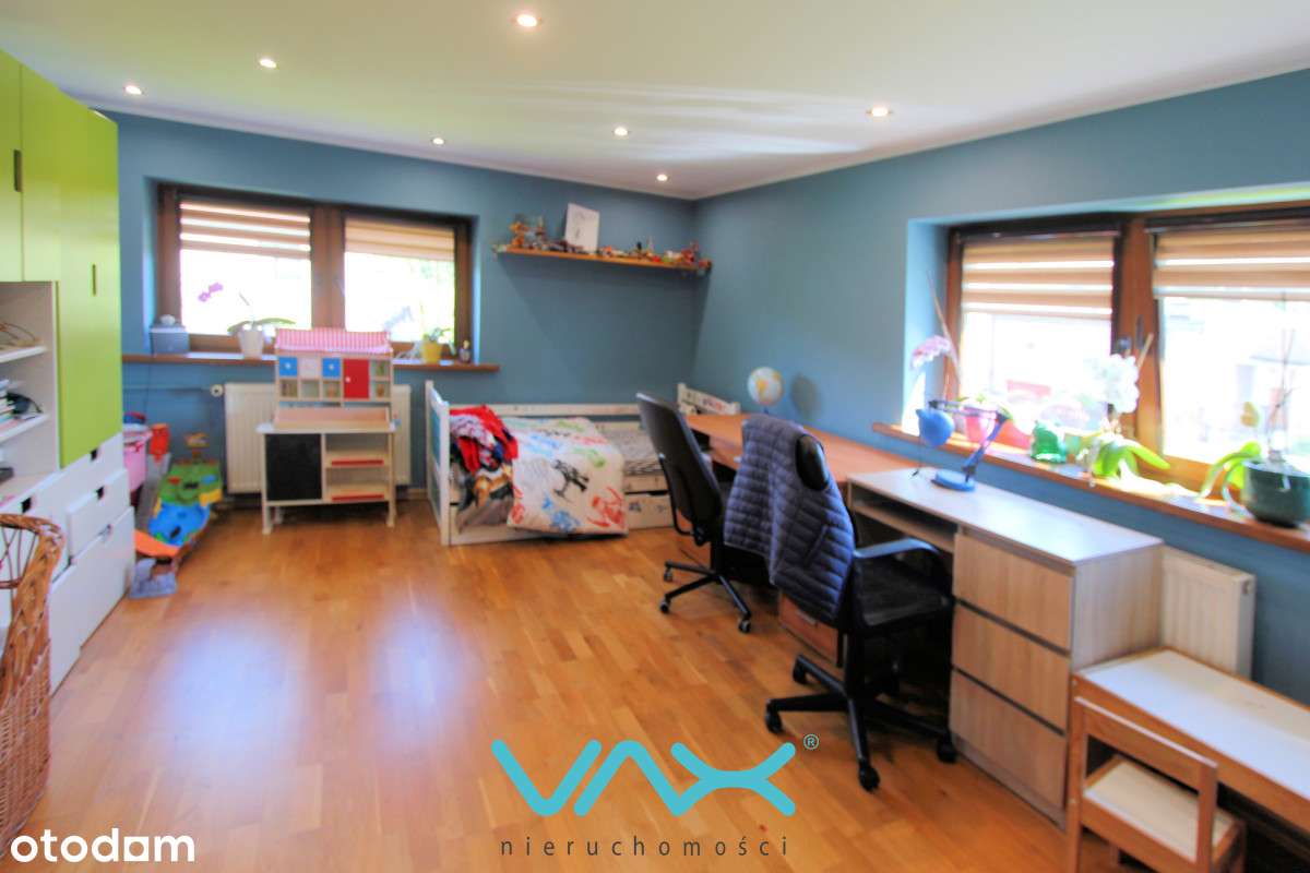 Dom w centrum, duża działka, garaże-19