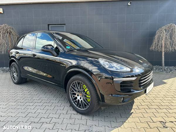 Porsche Cayenne - 1