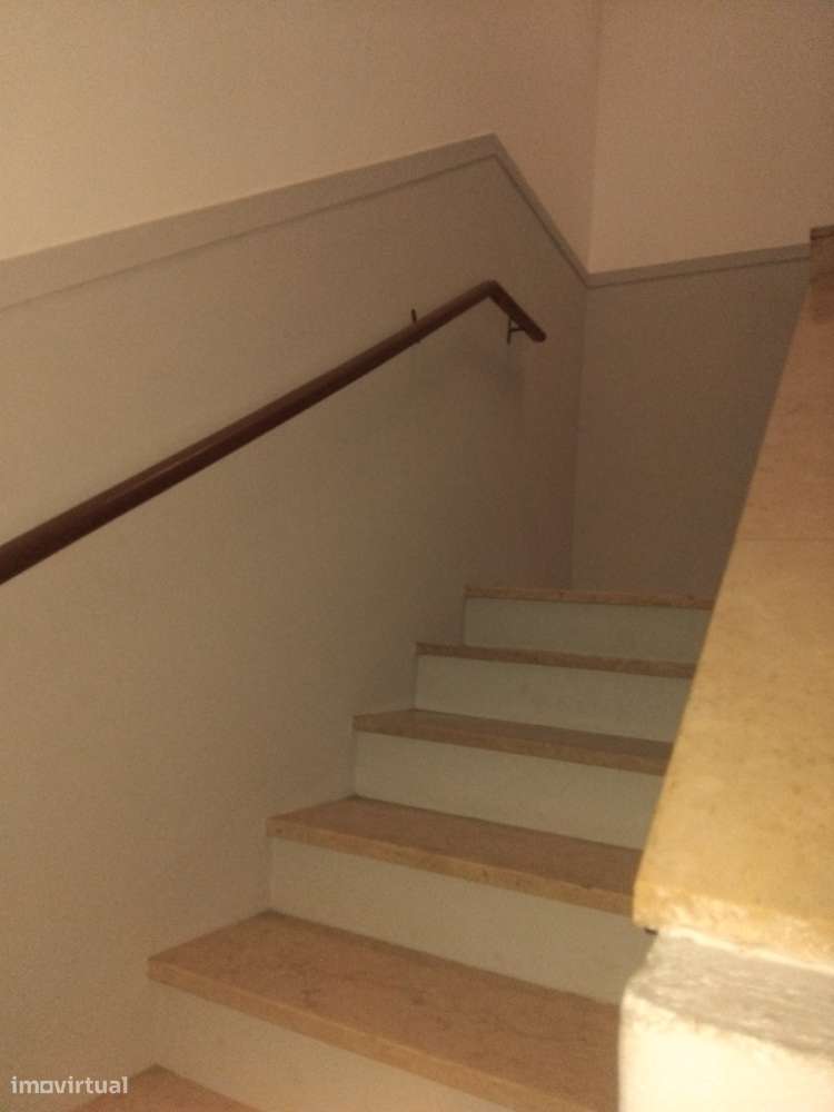 Apartamento 3 Ass. Remodelado c/ quintal e Anexo - Pinhal Novo-11