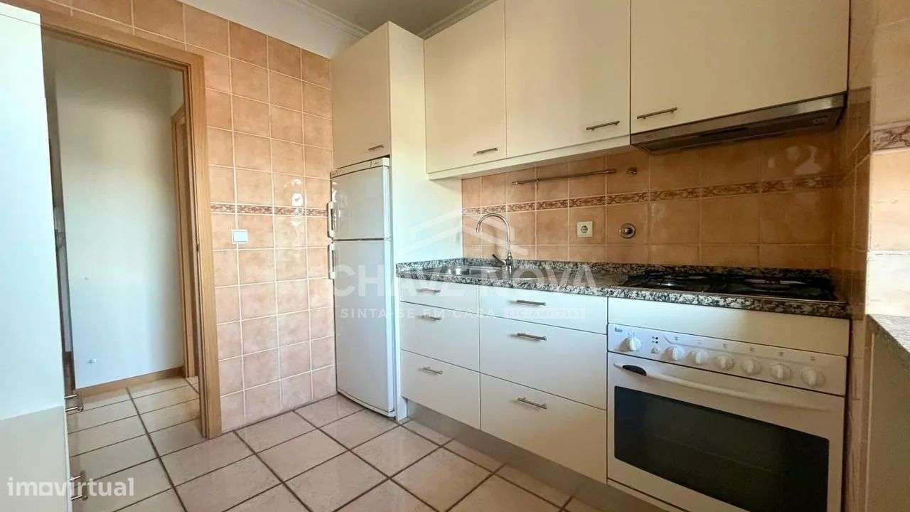 Apartamento T1 com varanda e garagem no Centro de Ermesinde - Grande imagem: 2/12