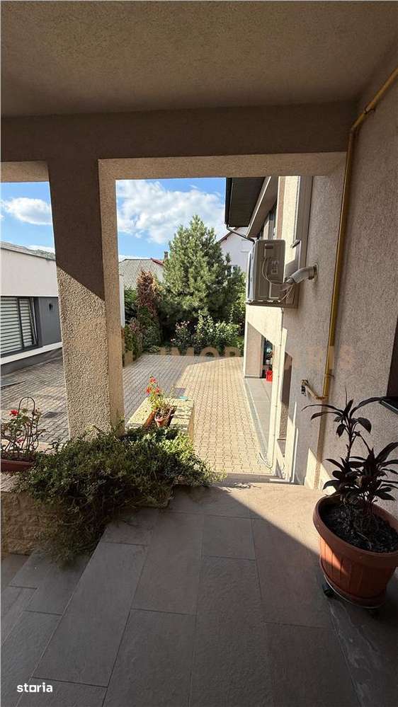 Casa de vanzare, ideala pentru locuinta si birouri, zona Parcul Regina - Imagine principală: 3/16