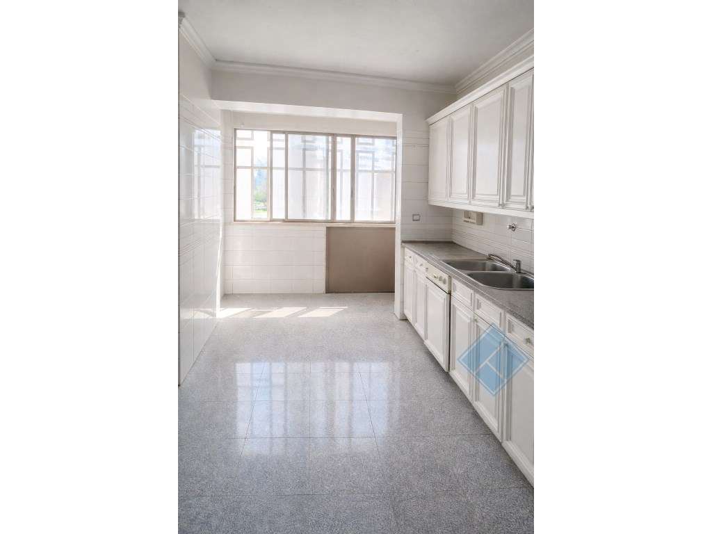 T4 no Areeiro | 180 m², Excelente Exposição Solar e Garagem Box + L...-6