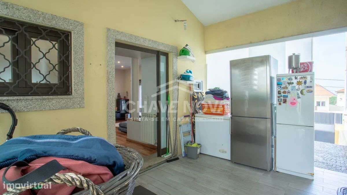 Moradia V3 de quatro frentes - Perosinho-15