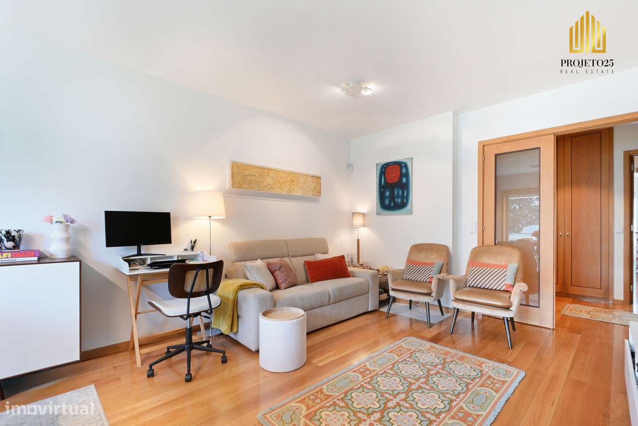 T2 Com Terraço Privativo em Condº Fechado com Piscina Coberta e Jardim-11