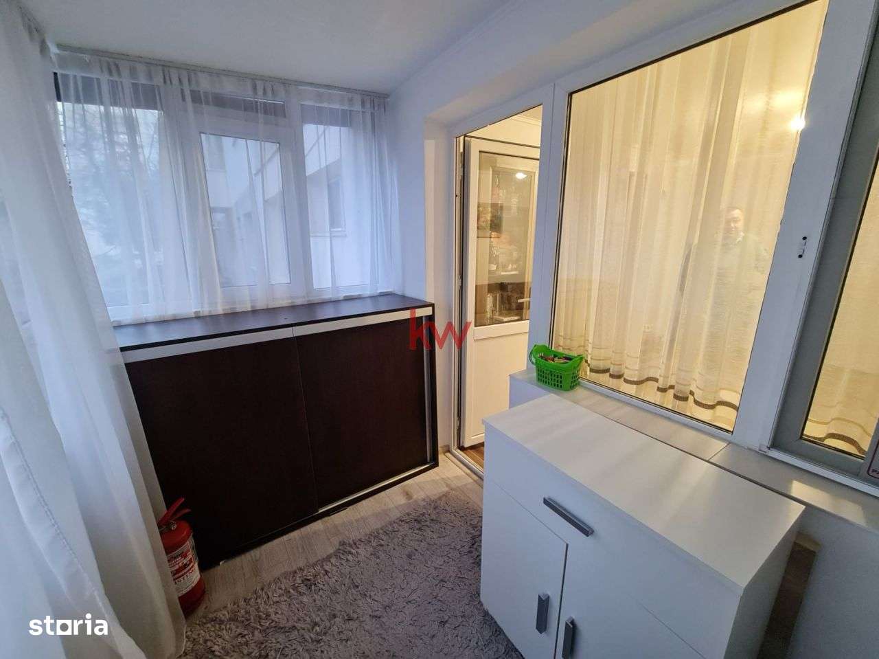 Apartament ultrafinisat cu balcon, la parter, in Pod de Piatra, fara r-12