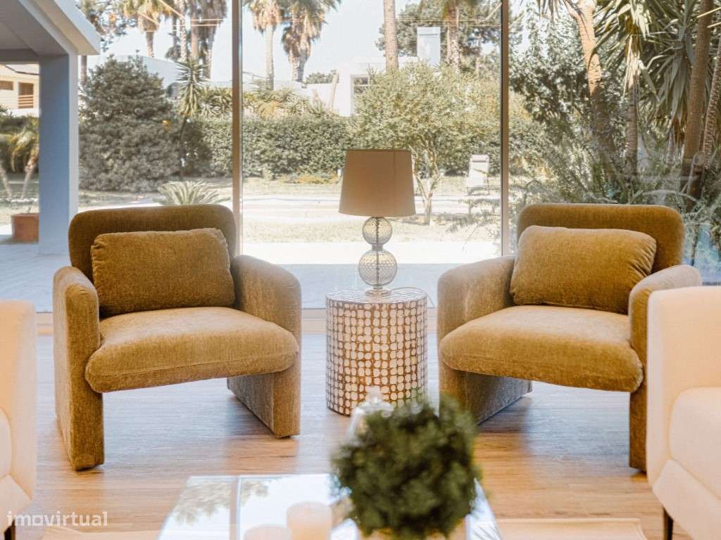 Moradia T4 com Jardim Privado e Piscina na Aroeira-12