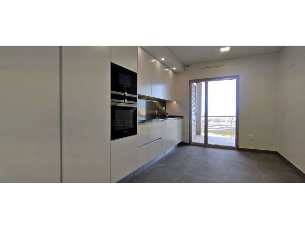 Apartamento T3 NOVO com Vista de Mar !!-1