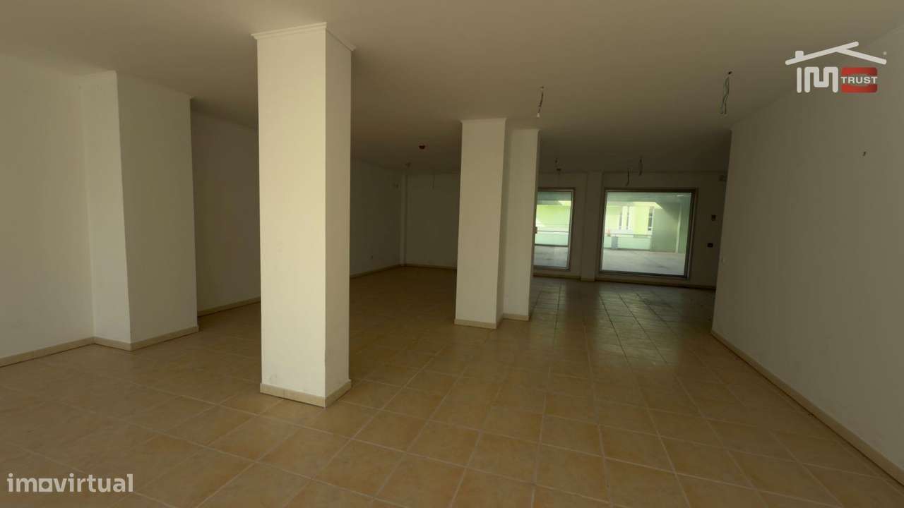 Loja 160m2 Camarate - Espaço Disponível a todas as Actividades Come...-7