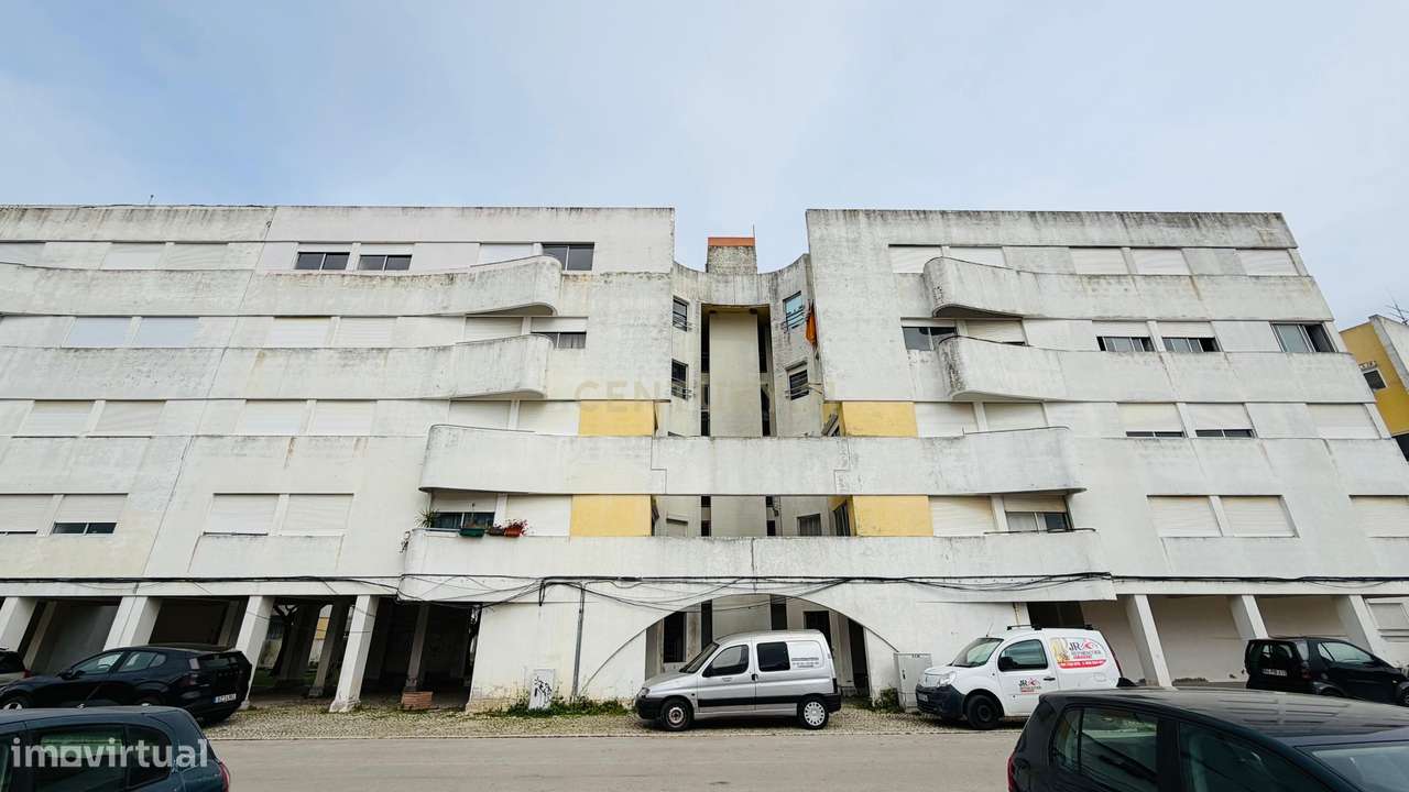 Apartamento T4 com Varanda e Arrecadação, no Centro do Pinhal Novo-28