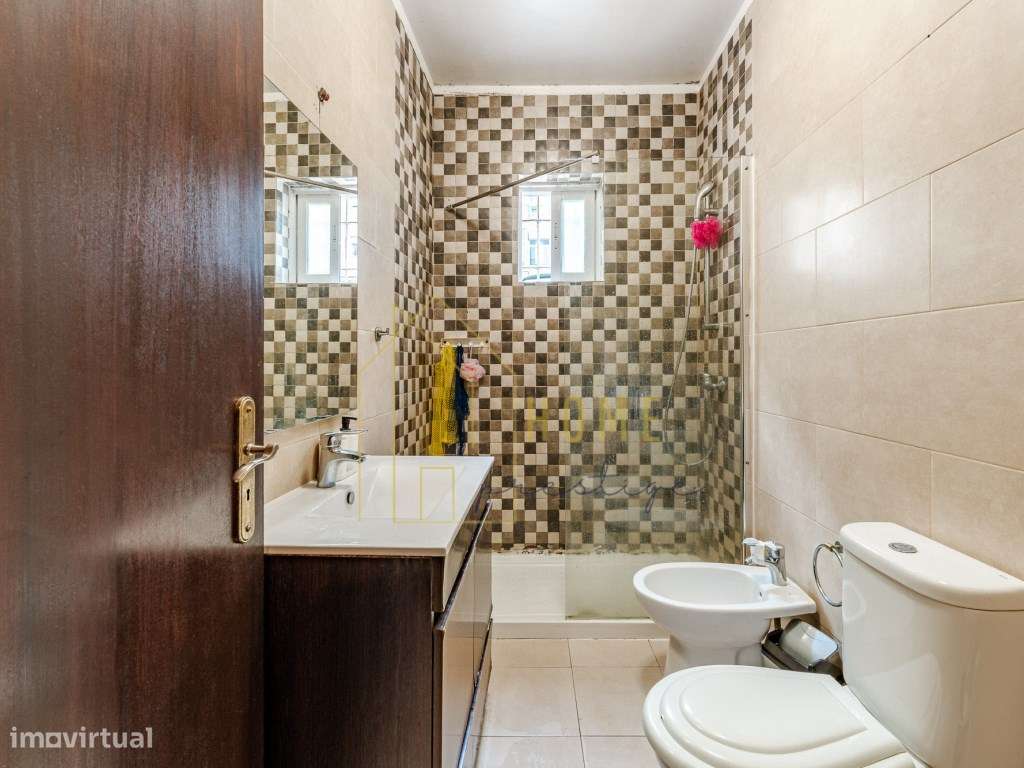 T3 convertido em T4 com Elevador | Junto ao Metro da Reboleira-19