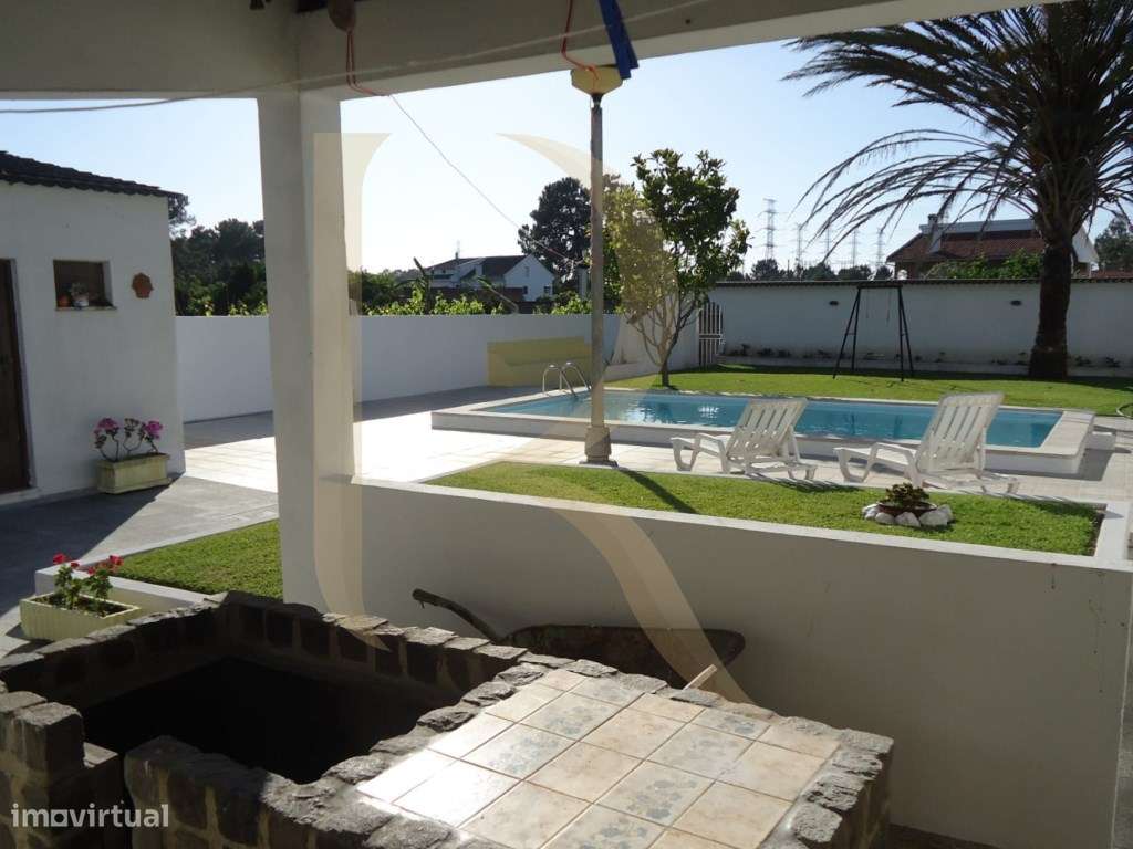 Moradia isolada T5 com piscina na Quinta da Lobateira - Fernão Ferro - Grande imagem: 5/40