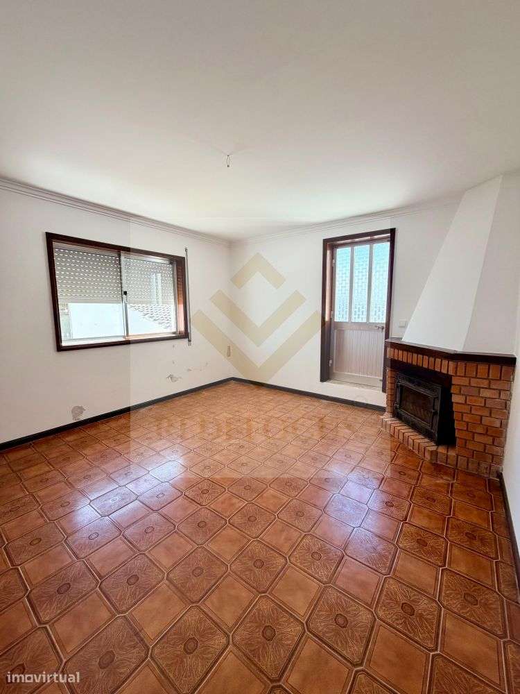 ​Moradia V5 Totalmente Restaurada no Centro de Escapães-8