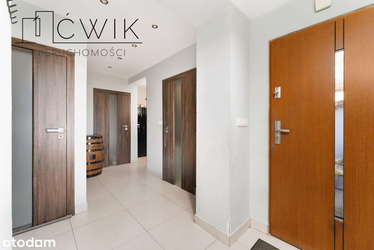 Dom z garażem i dużym tarasem - blisko centrum!-6