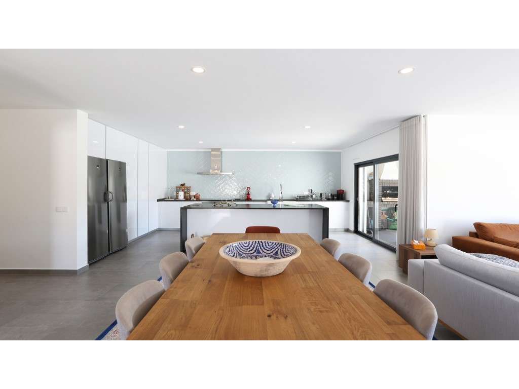 Moradia T4 Contemporânea com Piscina, Jardim e Excelente Localizaçã...-19