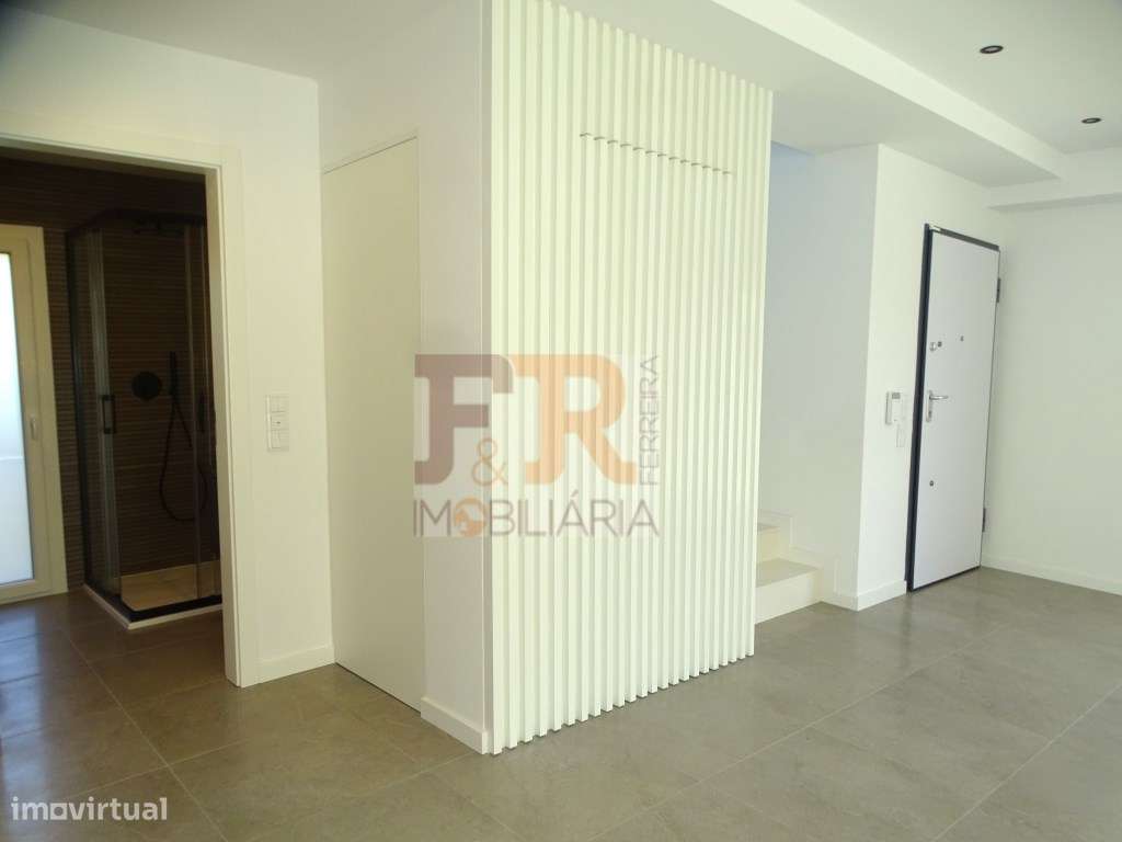 PRONTA!! Moradia Duplex T4 com Garagem, Quinta das laranjeiras Fern...-11