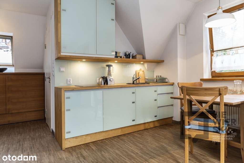 Dwupoziomowy apartament z balkonem i wid na góry-14