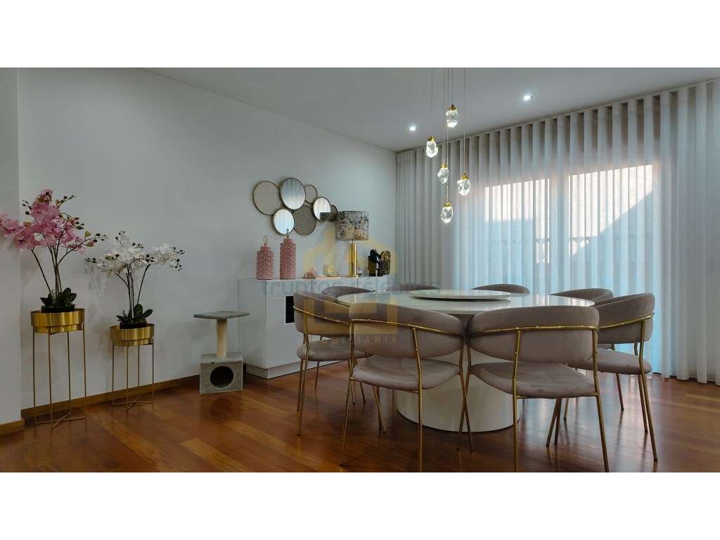 Apartamento T3 em Condomínio Fechado com Piscina a 200 metros da Pr... - Grande imagem: 3/12