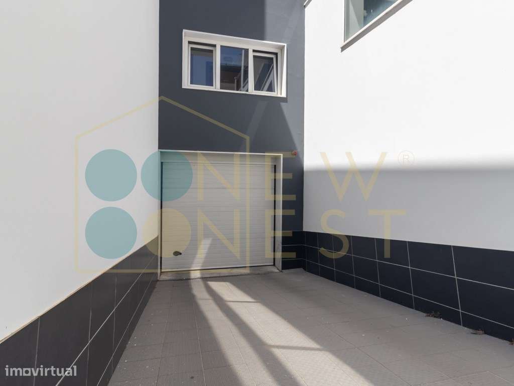 Apartamento T4 com Terraço, 3 varandas, 2 Parqueamentos e Arrecadaç...-43