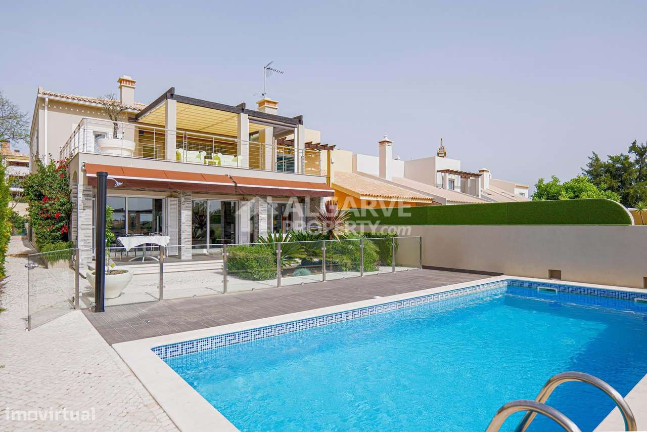 Fabulosa Moradia V4 Em Zona Residencial De Vilamoura Algarve