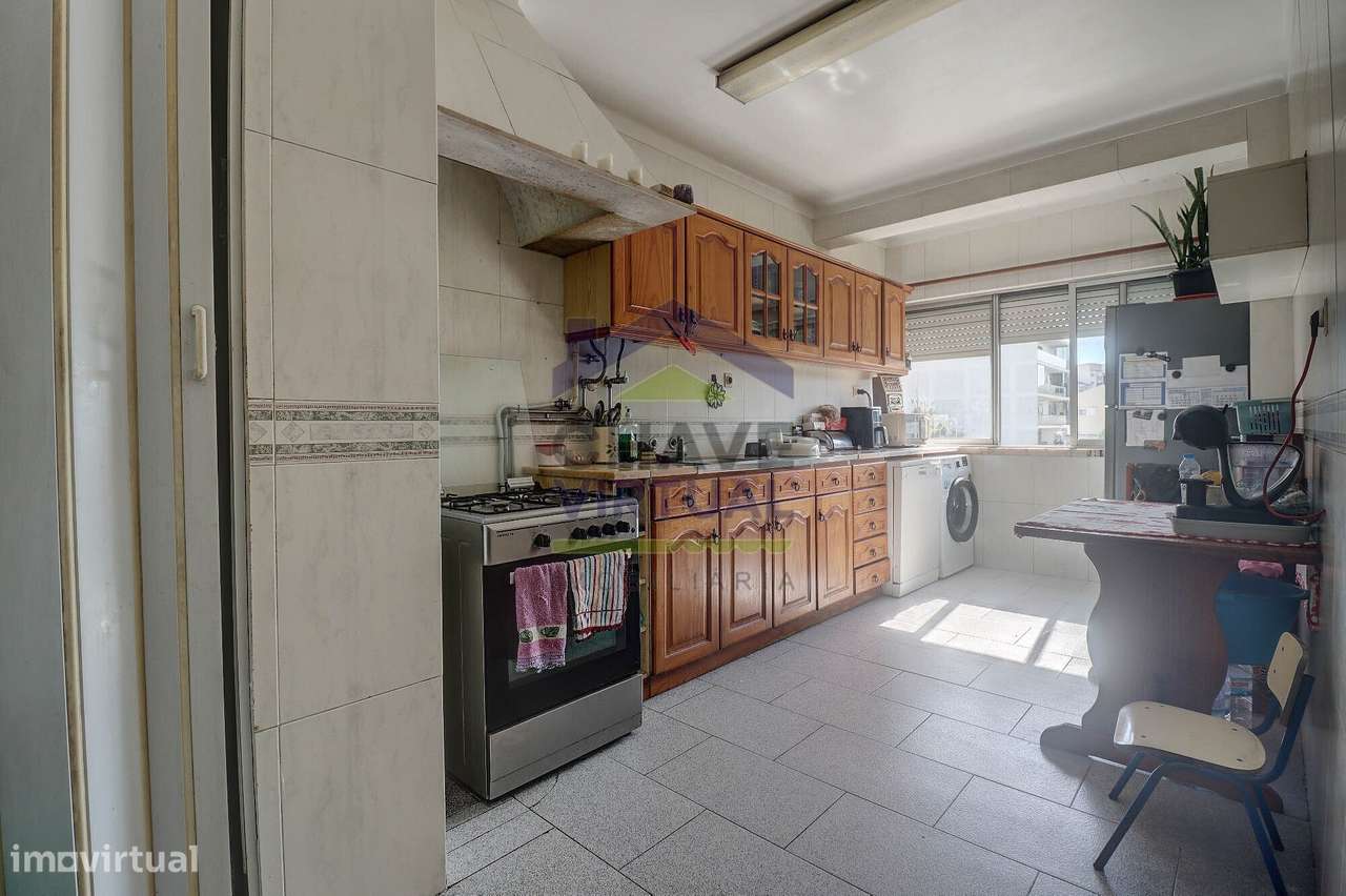 Apartamento T3 com Marquise e Varanda - Centro Caldas da Rainha-6