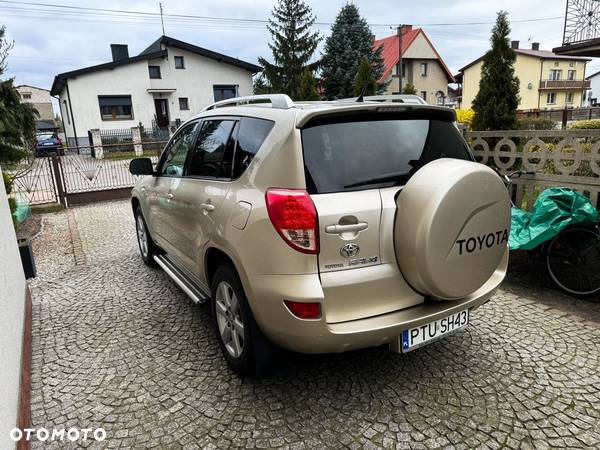 Toyota RAV4 2.2 D-4D Premium - 4